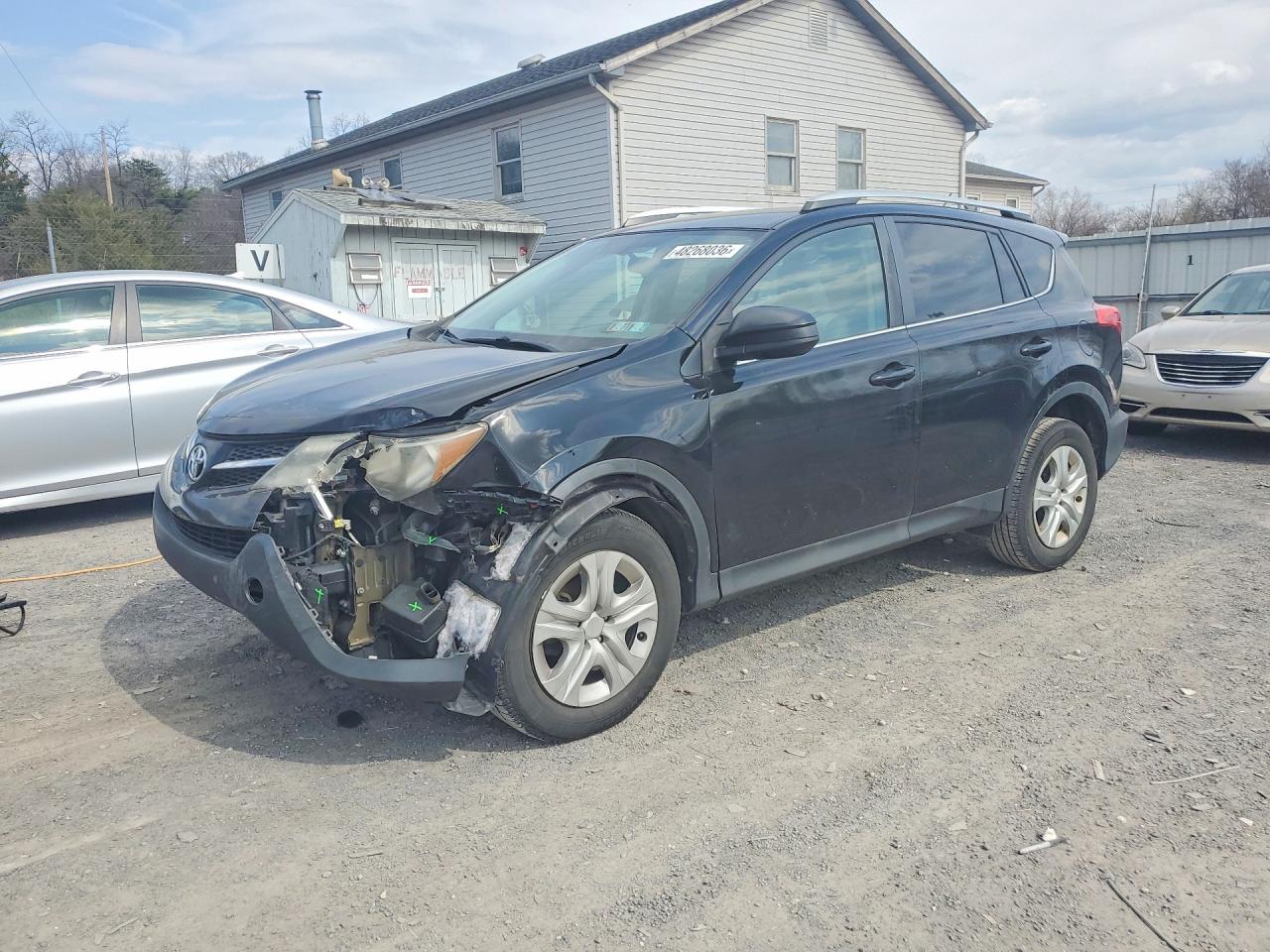 2014 Toyota RAV4 LE, VIN 2T3BFREV8EW140350 — Front end