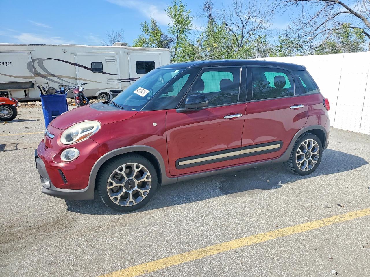 2015 FIAT 500L Urbana Trekking, VIN ZFBCFADH3FZ032000 — Side