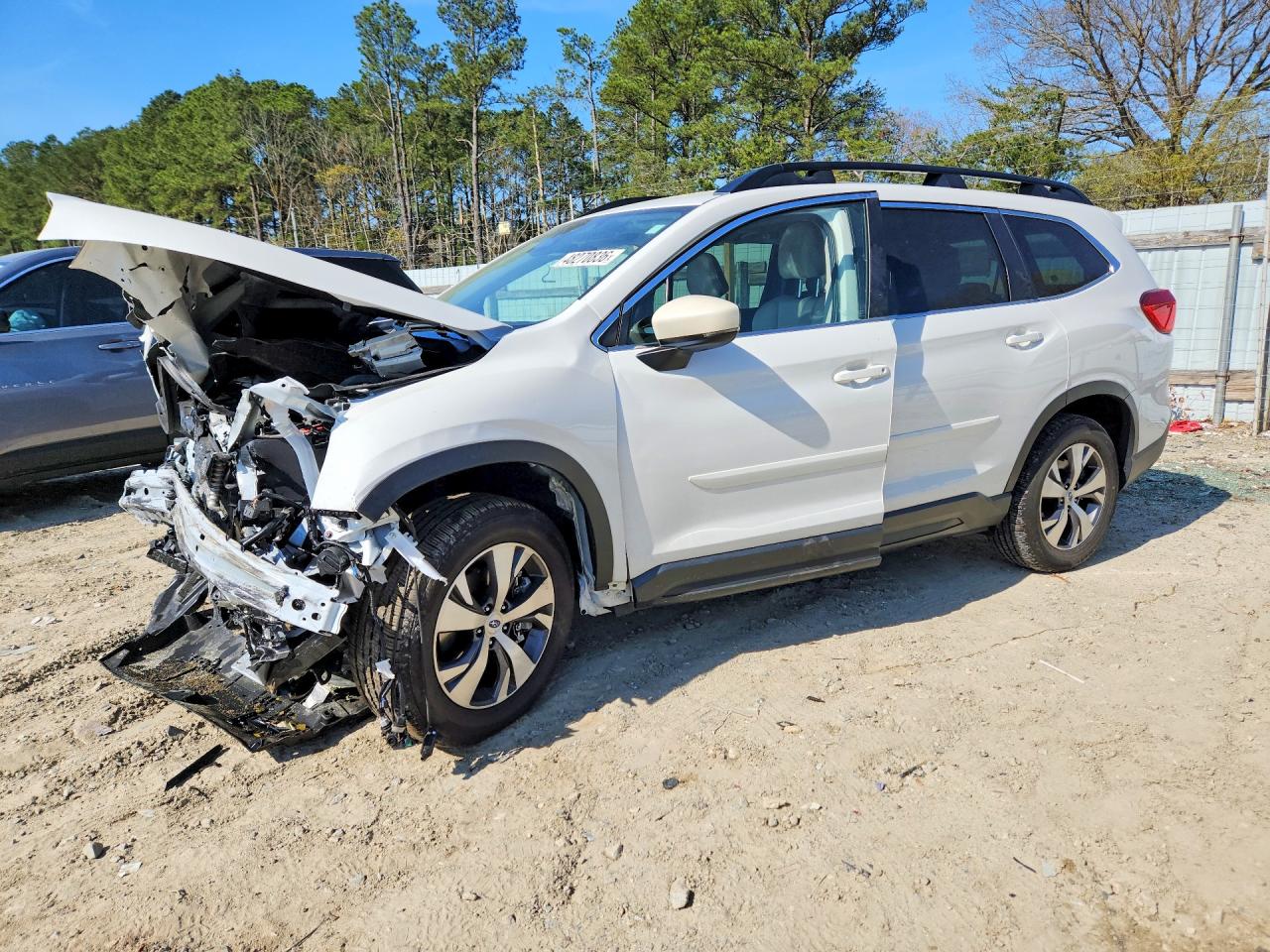 2025 Subaru Ascent Premium, VIN 4S4WMAAD0S3423048 — Перед