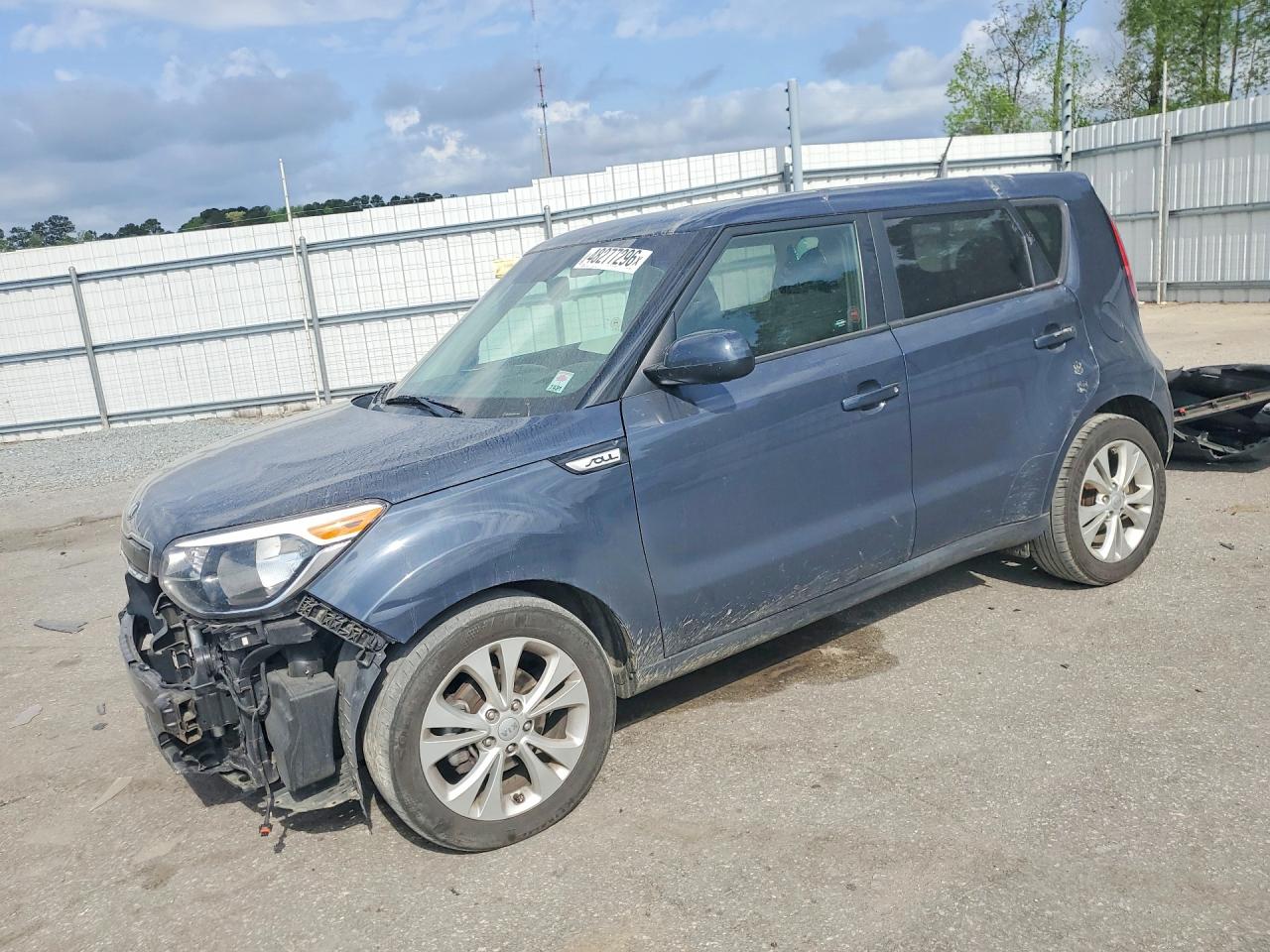 2016 Kia Soul +, VIN KNDJP3A55G7323862 — Front end