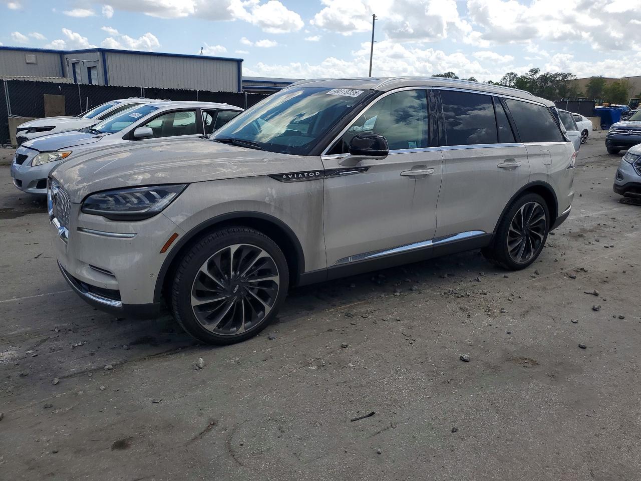 2024 Lincoln Aviator Reserve, VIN 5LM5J7WC7RGL00337 — Burn