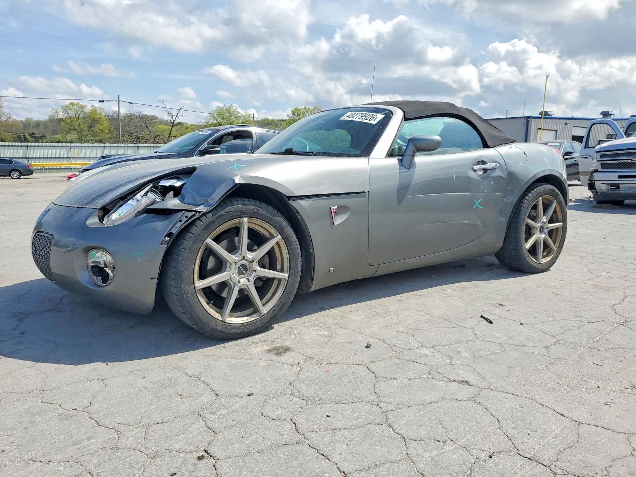 2006 Pontiac Solstice, VIN 1G2MB33B66Y111872 — Front end
