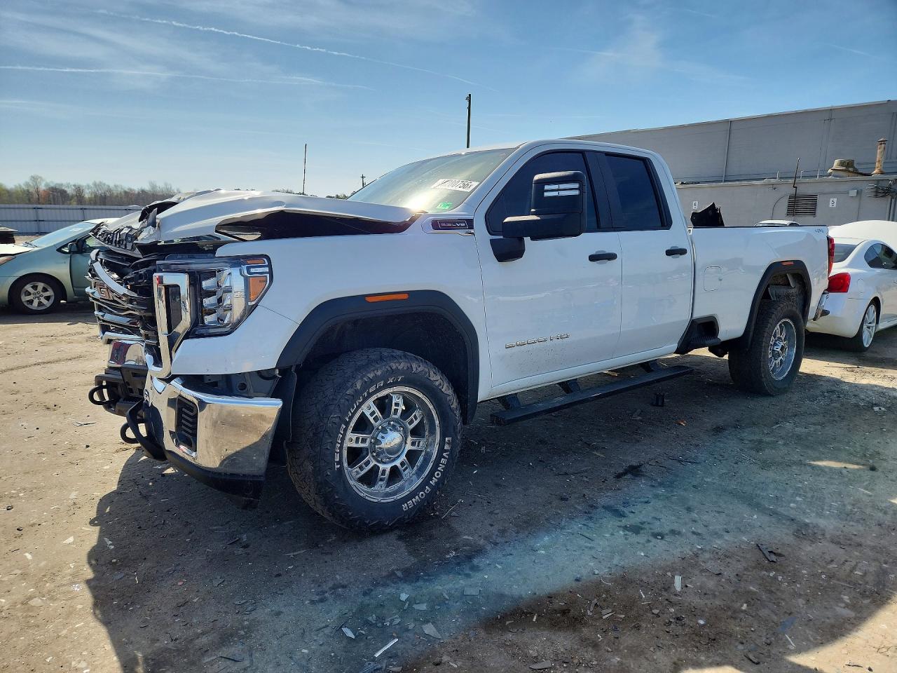2022 GMC Sierra 2500HD Pro, VIN 1GT59LE78NF324322 — Front end