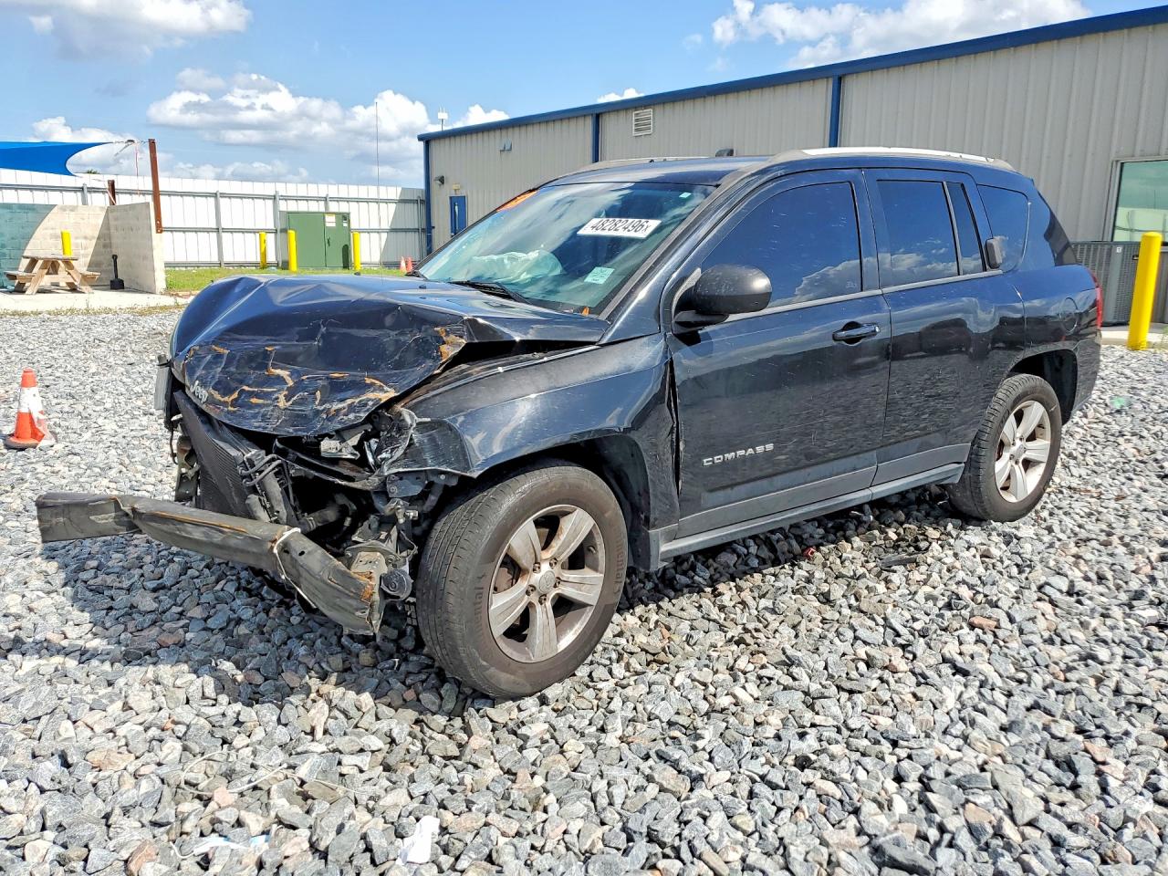 2016 Jeep Compass Sport, VIN 1C4NJCBA9GD666514 — Front end