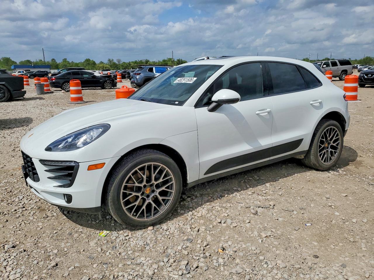 2017 Porsche Macan, VIN WP1AA2A51HLB09390 — Front end