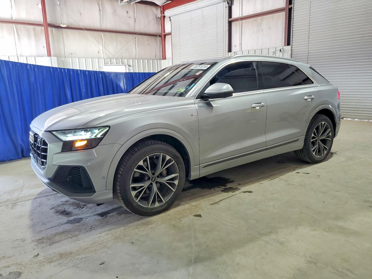 2021 Audi Q8 Premium Plus, VIN WA1EVAF10MD021050 — Мелкие вмятины и царапины