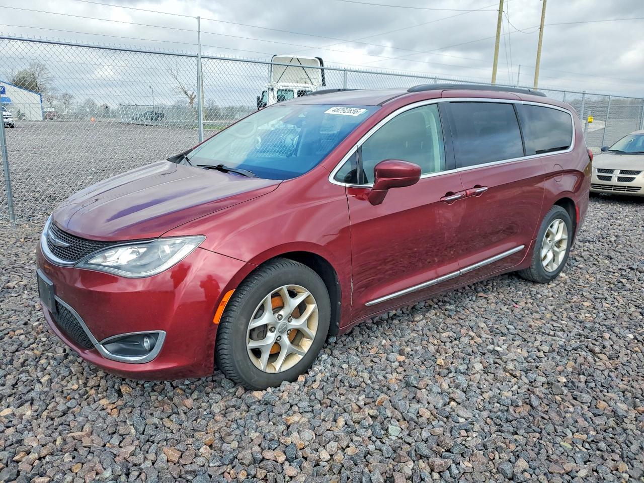 2017 Chrysler Pacifica Touring L, VIN 2C4RC1BG0HR519470 — Engine fire