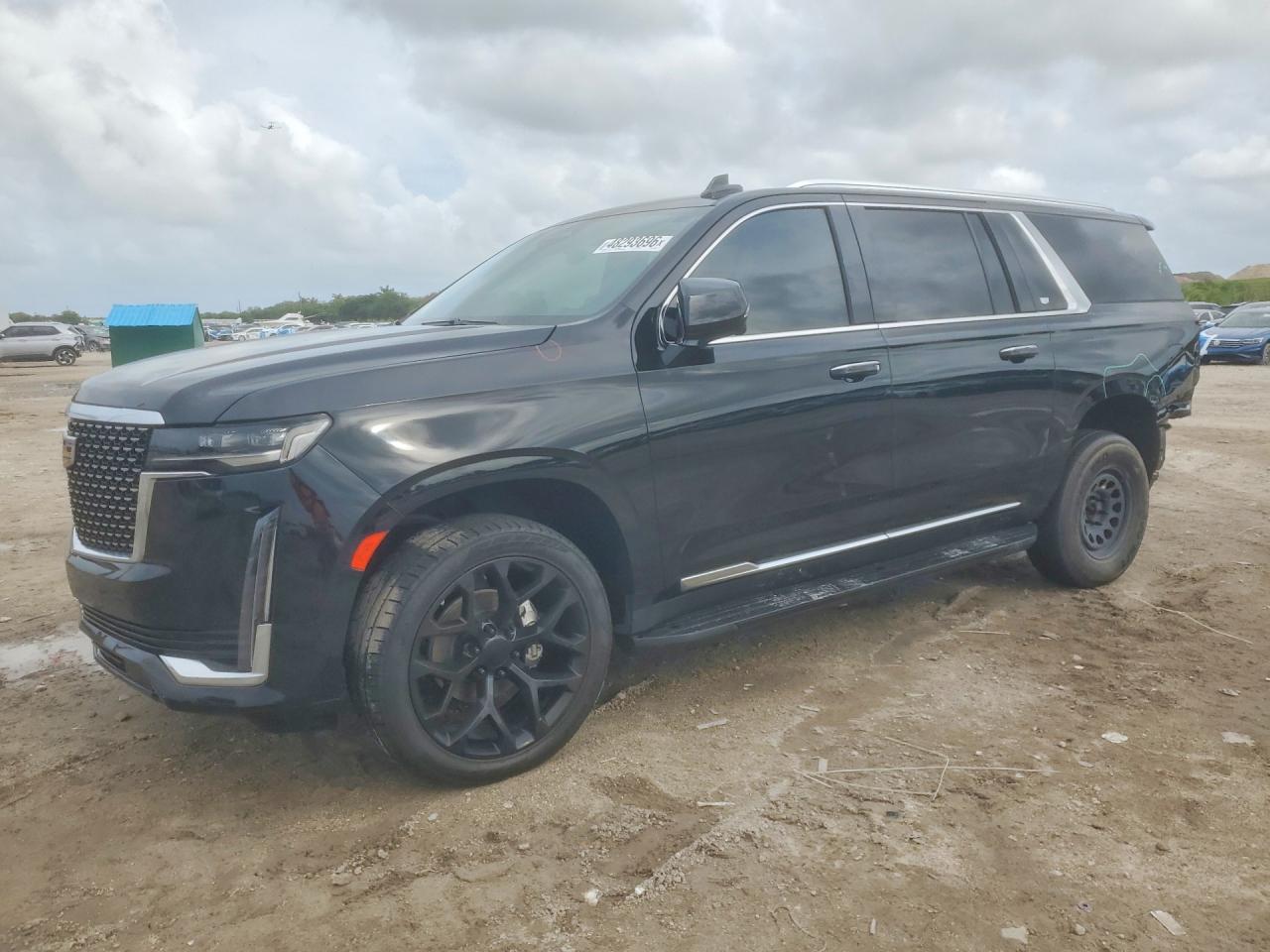 2022 Cadillac Escalade ESV Luxury, VIN 1GYS3JKL2NR330958 — Rear end