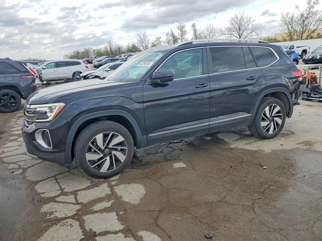 2024 Volkswagen Atlas SEL, VIN 1V2BR2CA5RC530571 — Зад