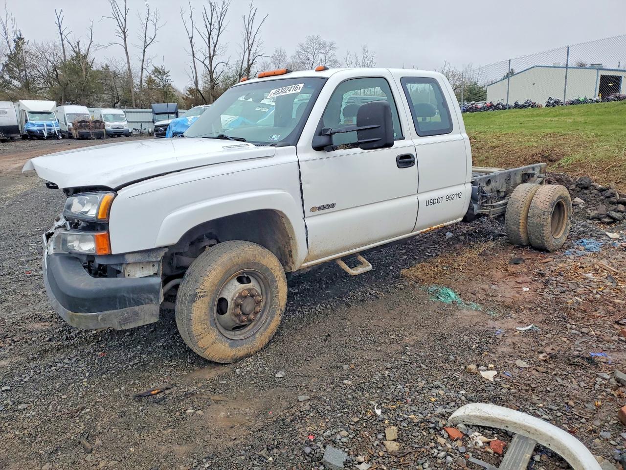 2003 Chevrolet Silverado 3500 LS, VIN 1GCJK39G03E364121 — Front end