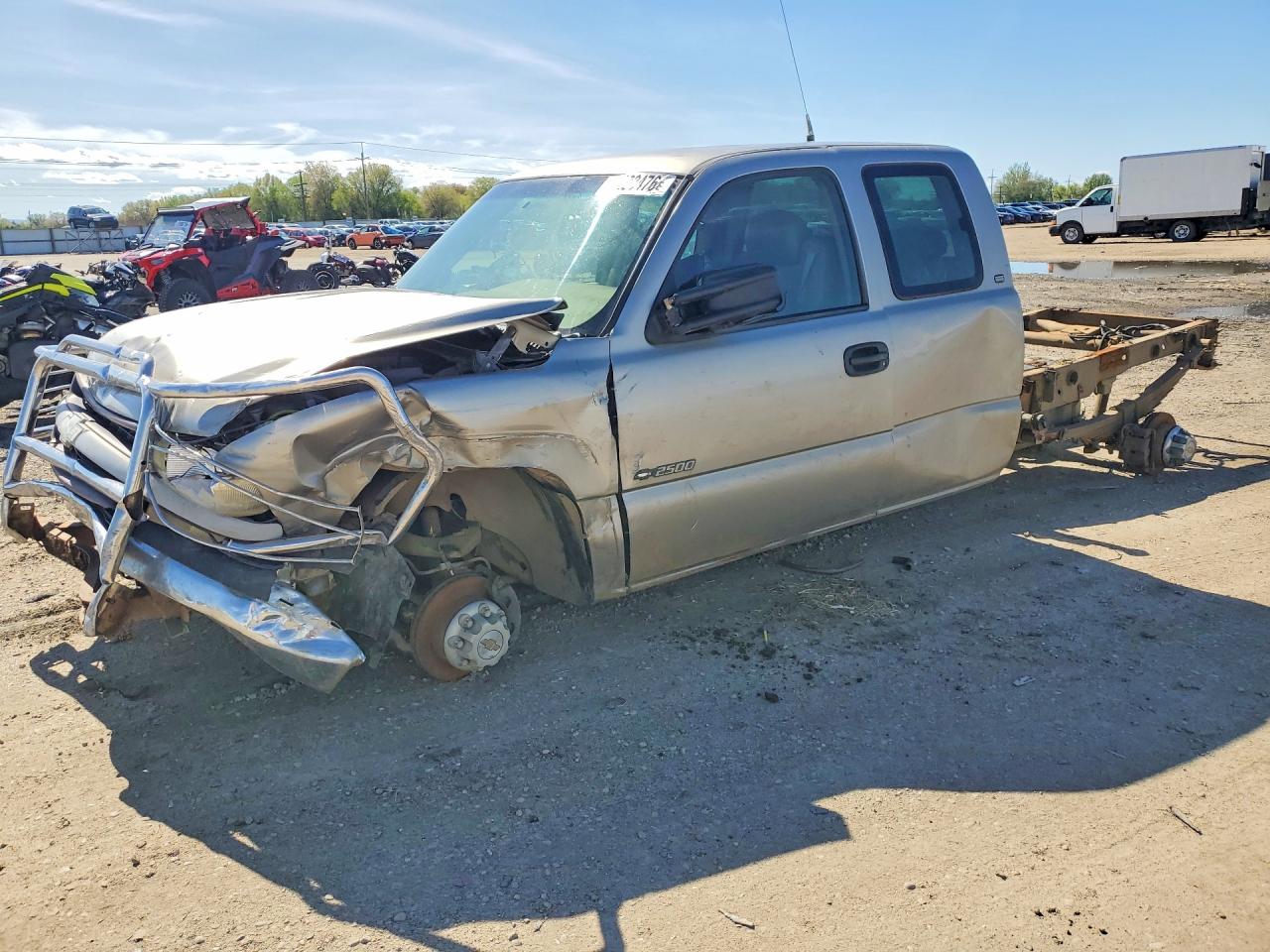 2000 Chevrolet Silverado 2500 LS, VIN 1GCGK29U3YE235534 — Undercarriage