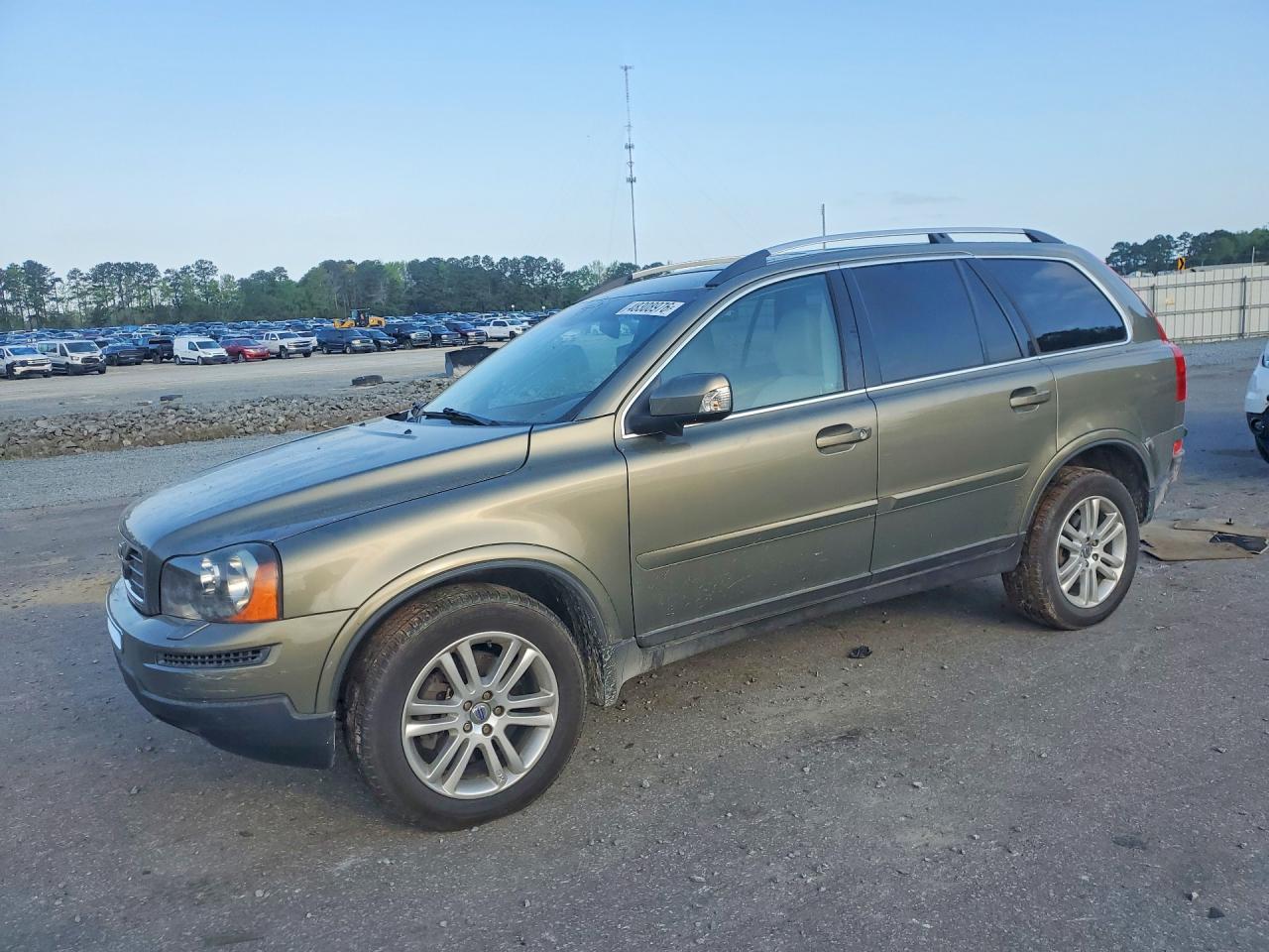 2010 Volvo XC90 I6, VIN YV4982CZ1A1562200 — Side