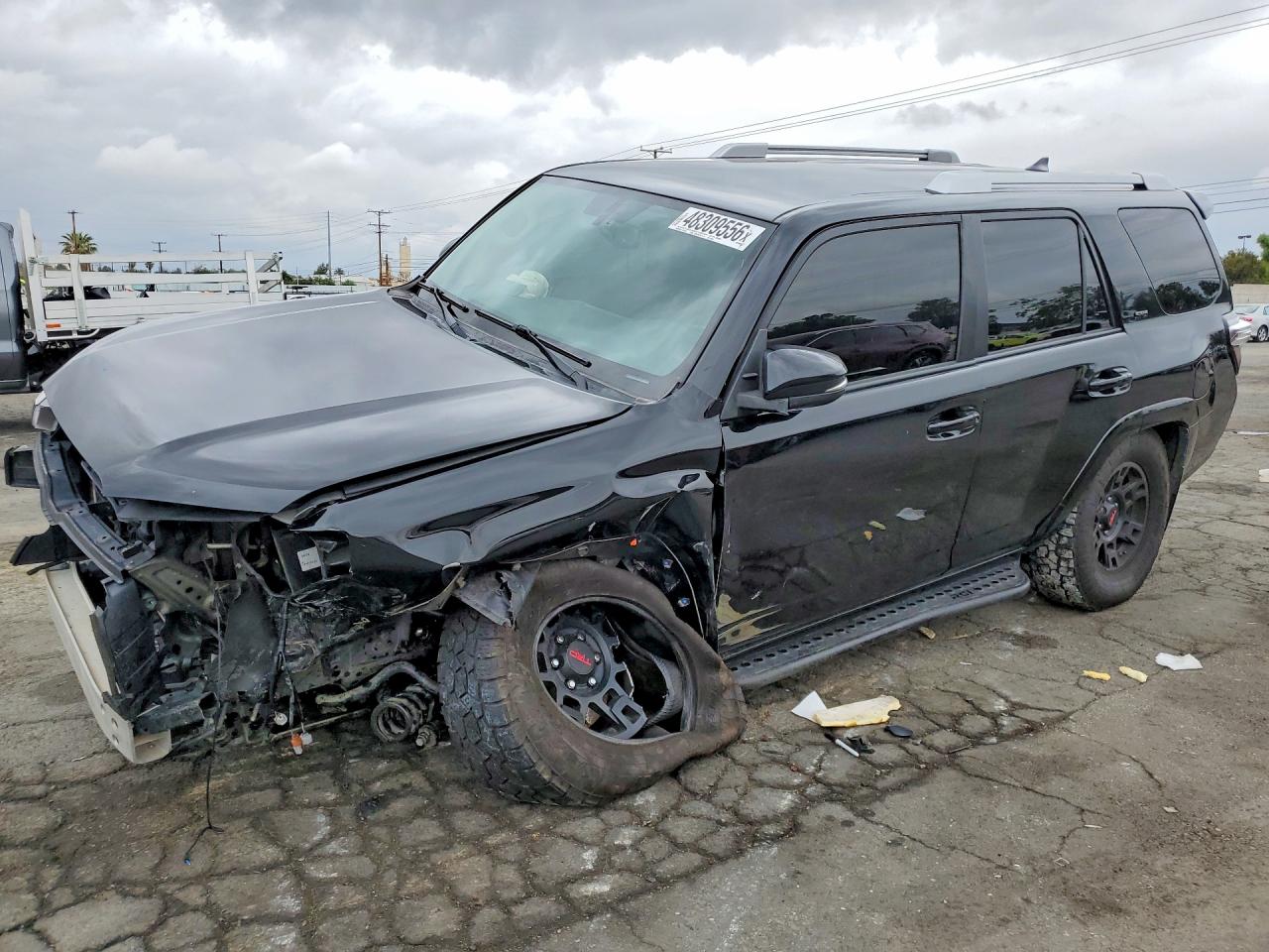 2018 Toyota 4Runner TRD Off Road, VIN JTEBU5JR2J5507215 — Auction photo 1 of 16