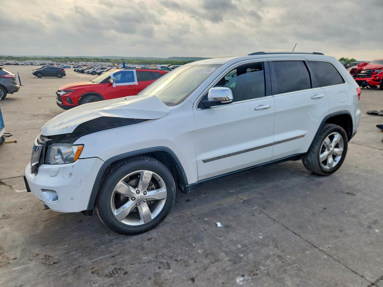 2013 Jeep Grand Cherokee Overland Summit, VIN 1C4RJECTXDC556540 — Front end