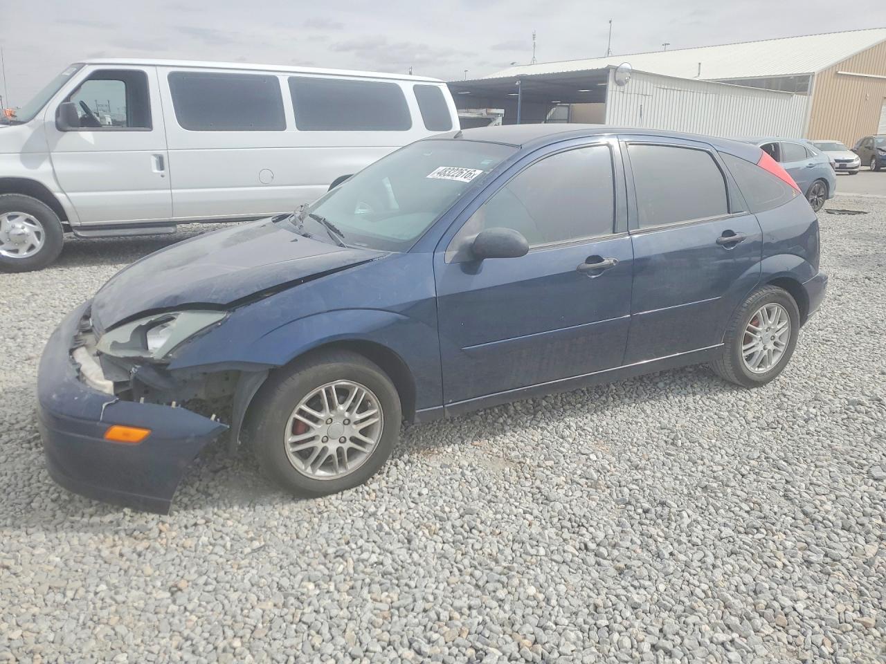 2003 Ford Focus ZX5, VIN 3FAHP37333R106016 — Front end