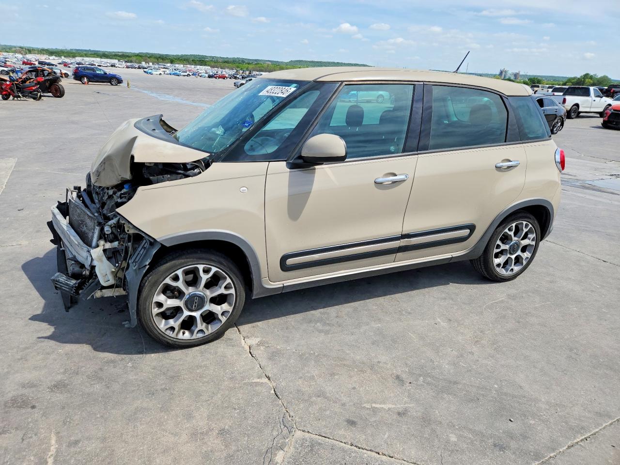 2015 FIAT 500L Urbana Trekking, VIN ZFBCFADH7FZ031366 — Front end