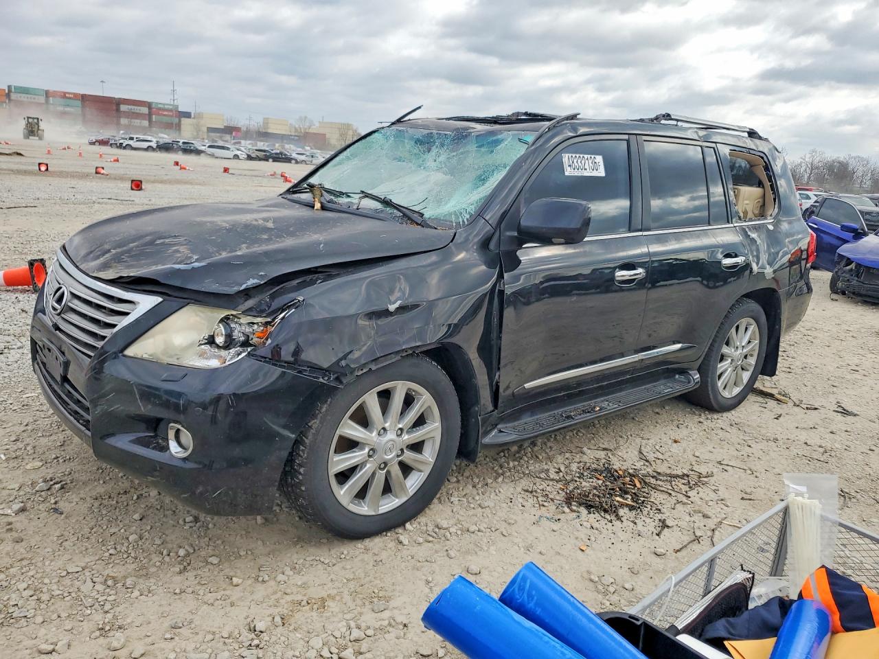 2010 Lexus LX 570, VIN JTJHY7AX3A4047076 — Перед