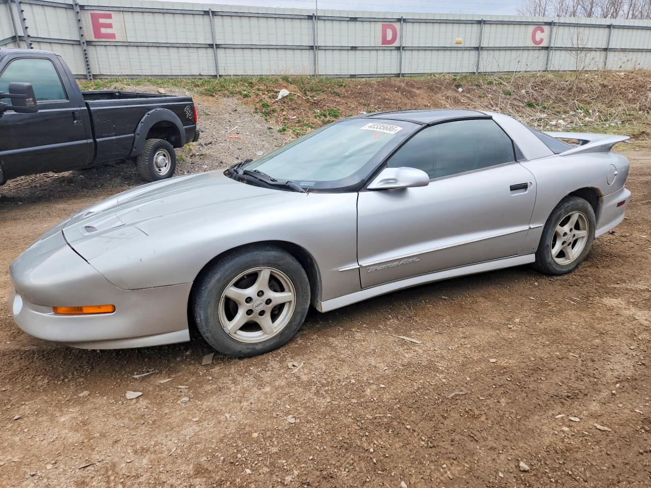 1995 Pontiac Firebird Formula, VIN 2G2FV22P1S2216298 — Front end