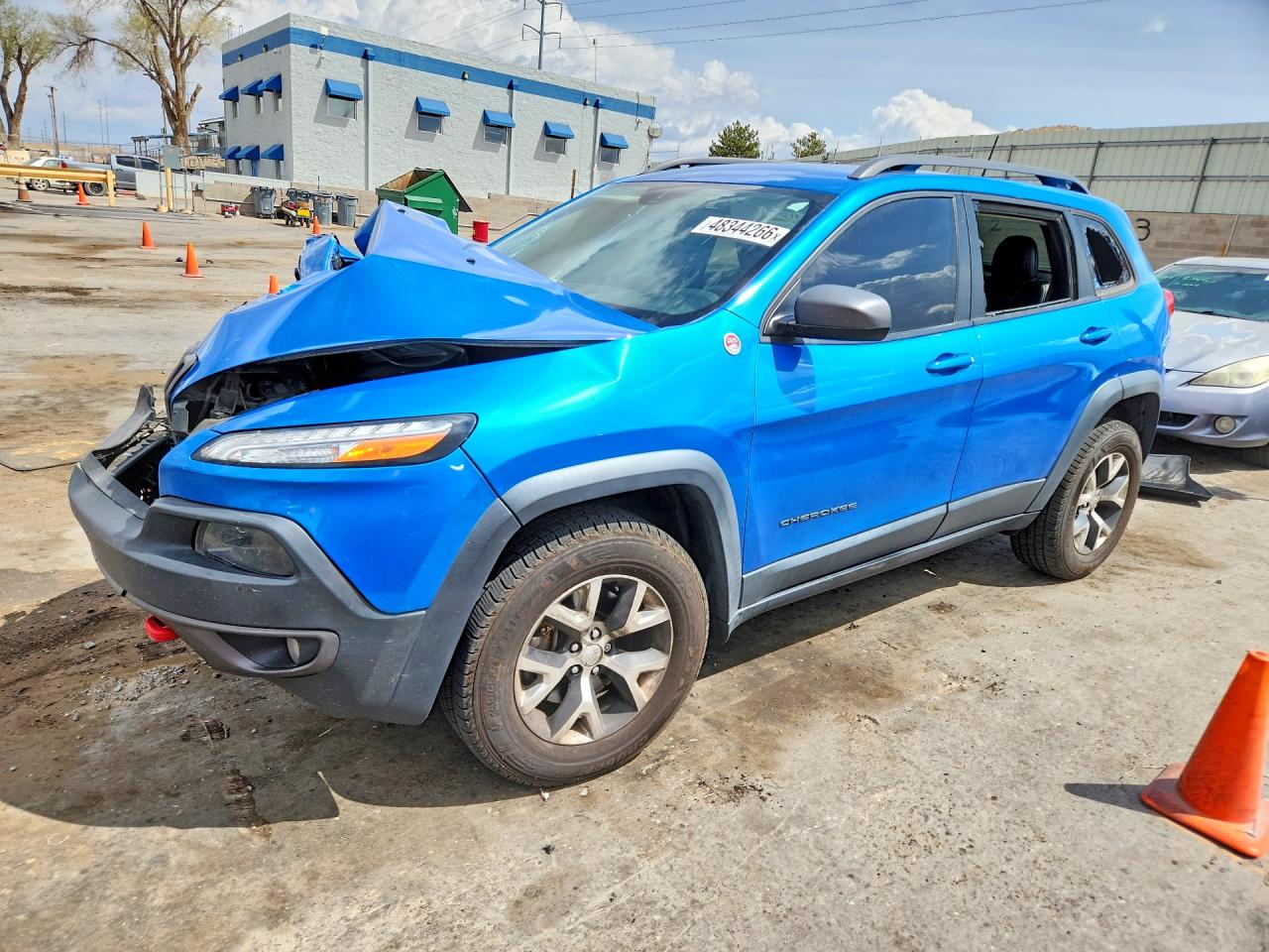 2017 Jeep Cherokee Trailhawk, VIN 1C4PJMBB5HW652056 — Front end