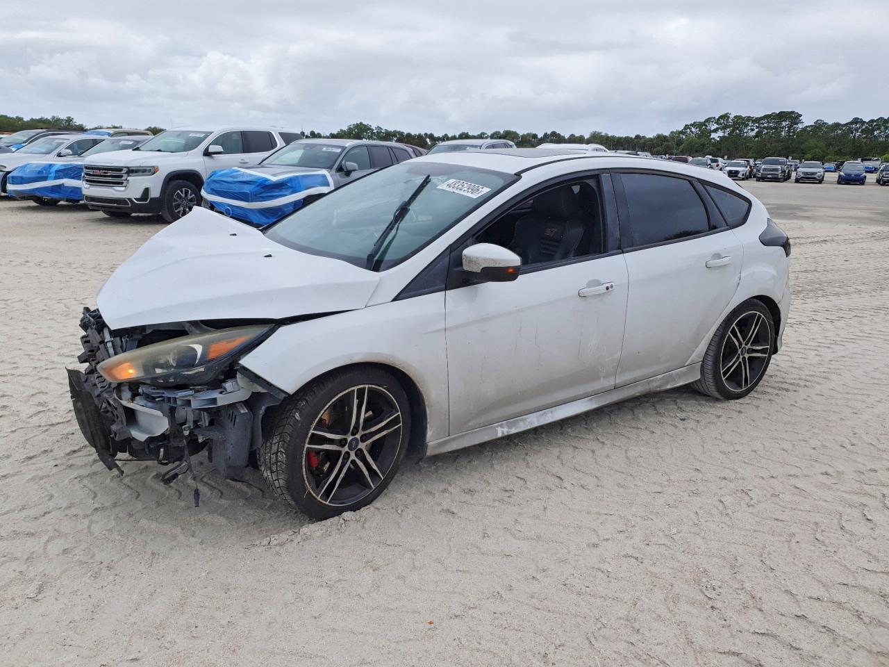 2016 Ford Focus ST, VIN 1FADP3L96GL297346 — Front end