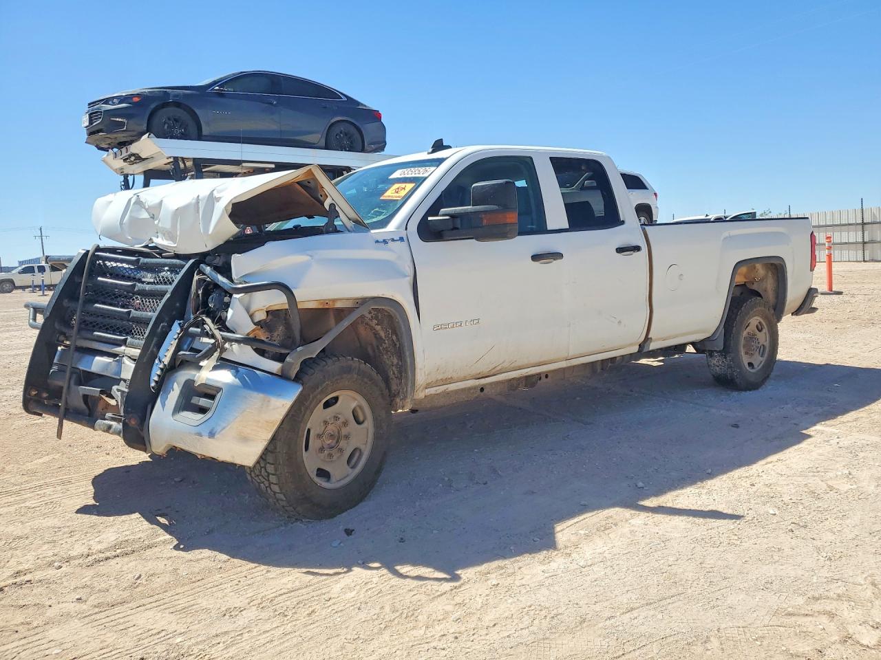 2019 GMC Sierra 2500HD, VIN 2GT22NEG0K1138330 — Front end