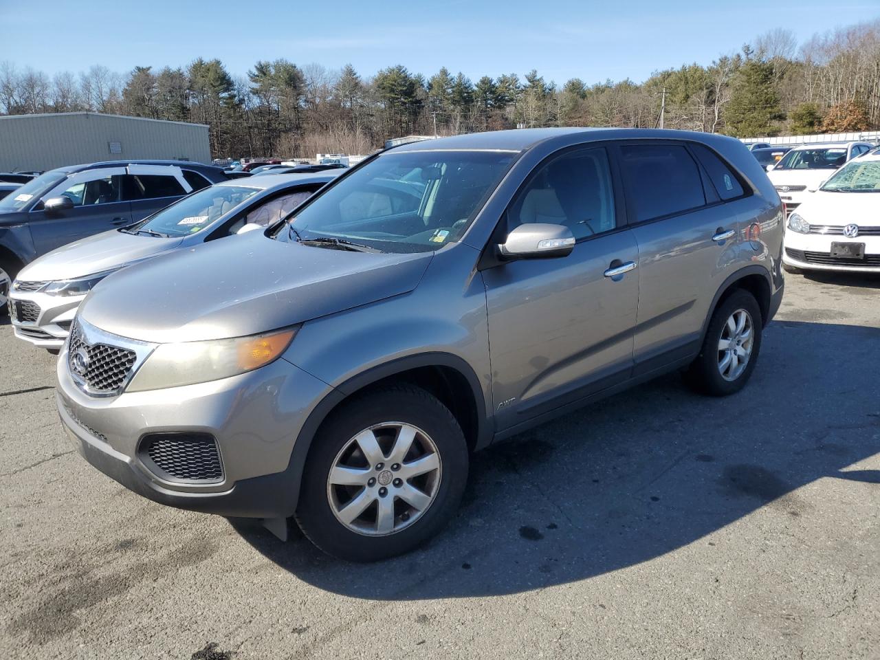 2011 Kia Sorento LX, VIN 5XYKTCA13BG113267 — Normal wear