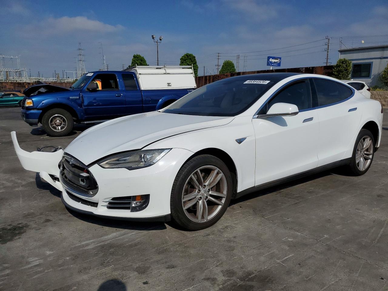 2012 Tesla Model S, VIN 5YJSA1DN8CFP01327 — Перед