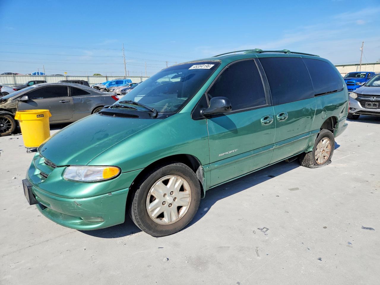 1998 Dodge Caravan SE, VIN 2B4GP44G4WR553657 — Перед