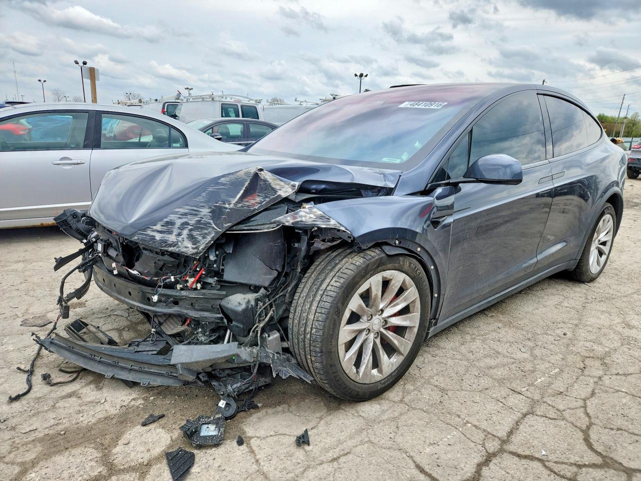 2019 Tesla Model X 75D, VIN 5YJXCBE21KF190715 — Front end