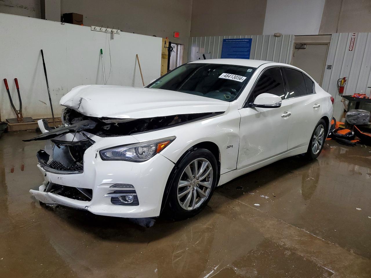 2017 Infiniti Q50 Premium, VIN JN1CV7AR2HM680771 — Front end