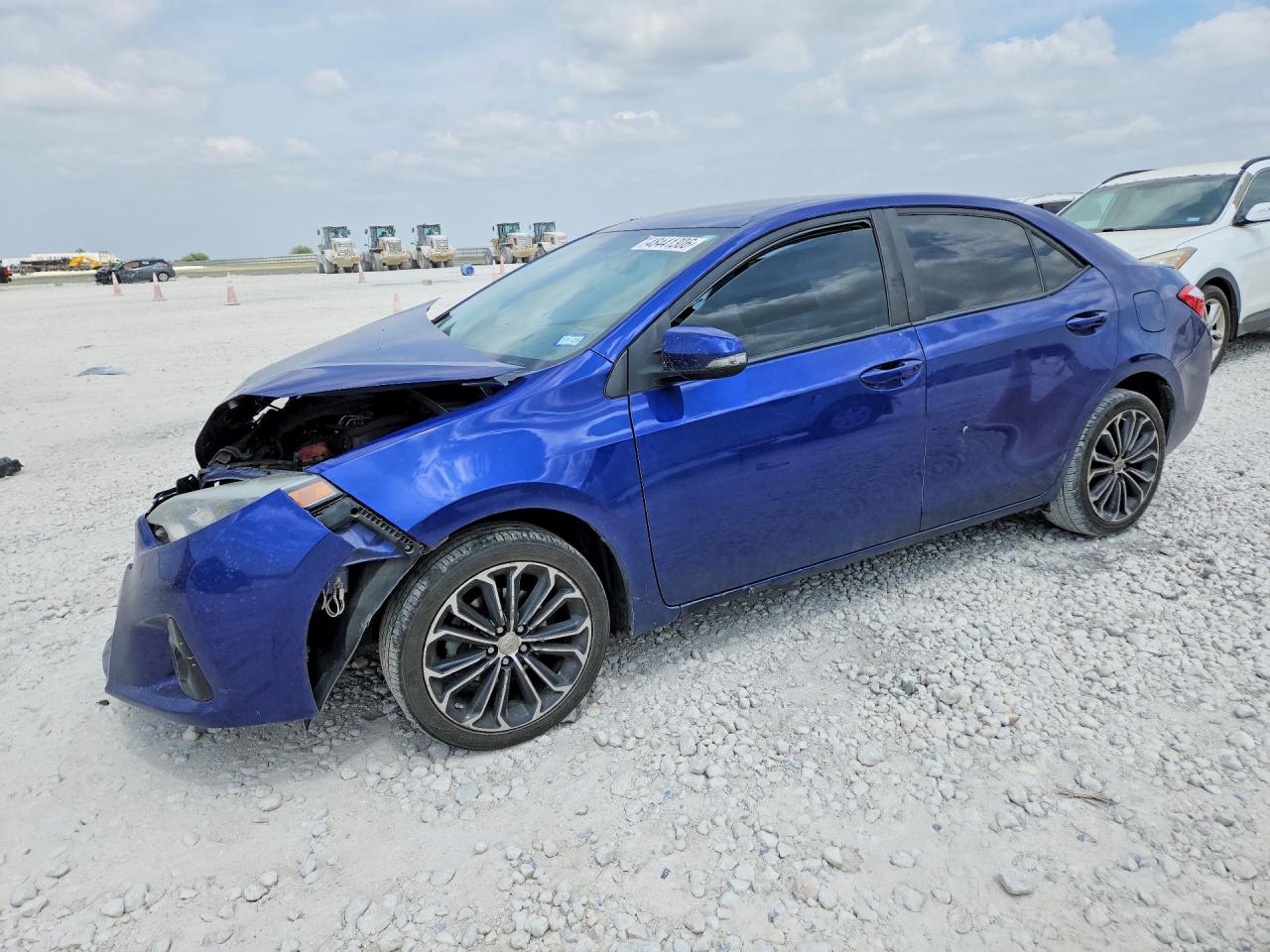 2016 Toyota Corolla LE, VIN 2T1BURHE2GC686947 — Front end