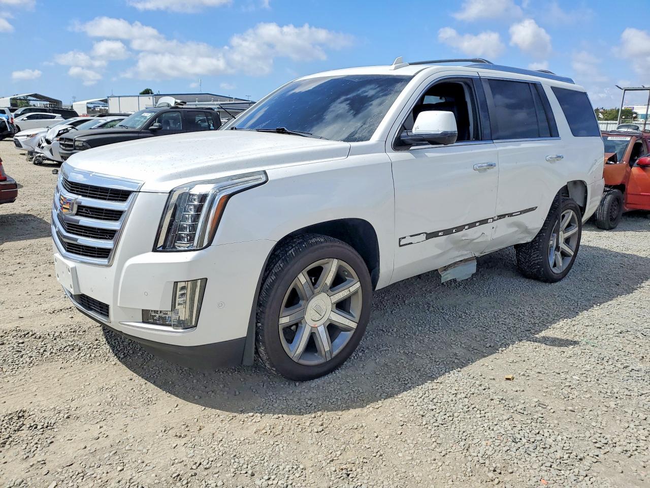 2017 Cadillac Escalade Premium Luxury, VIN 1GYS4CKJ7HR126569 — Side