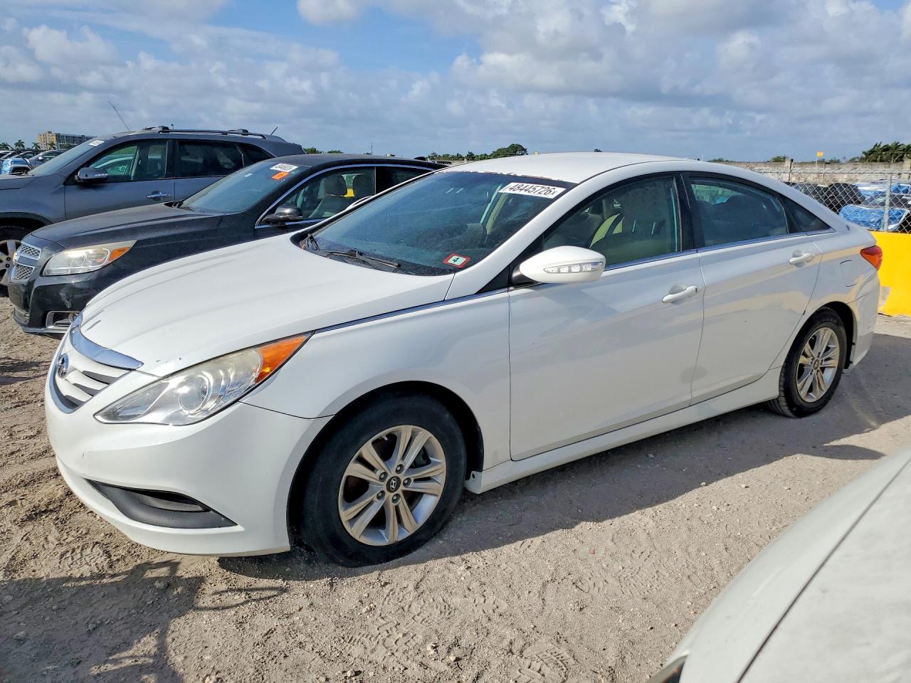 2014 Hyundai Sonata GLS, VIN 5NPEB4AC6EH892930 — Minor dents and scratches