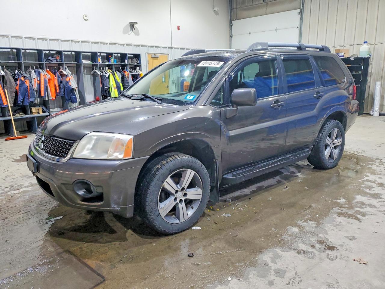 2010 Mitsubishi Endeavor SE, VIN 4A4JM3AS2AE014179 — Side