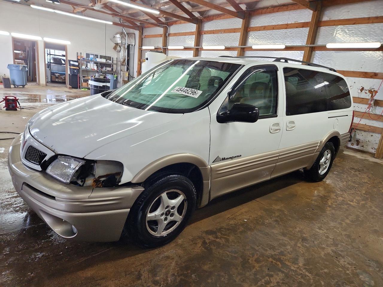 2002 Pontiac Montana 1SA, VIN 1GMDX03E42D213139 — Front end