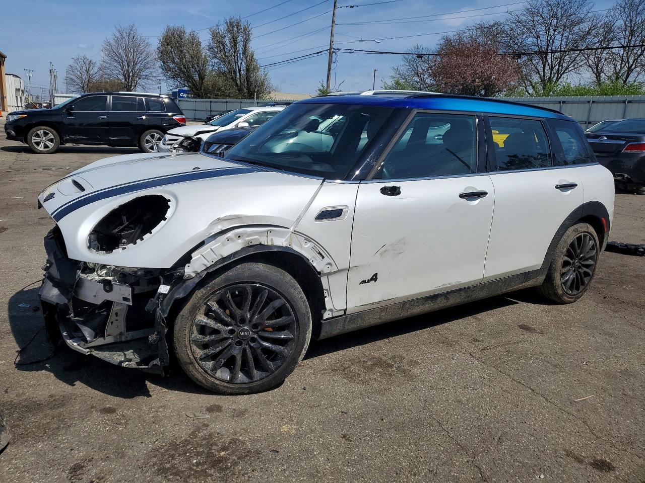 2024 MINI Clubman Cooper S, VIN WMWXJ1C01R2U74292 — Front end
