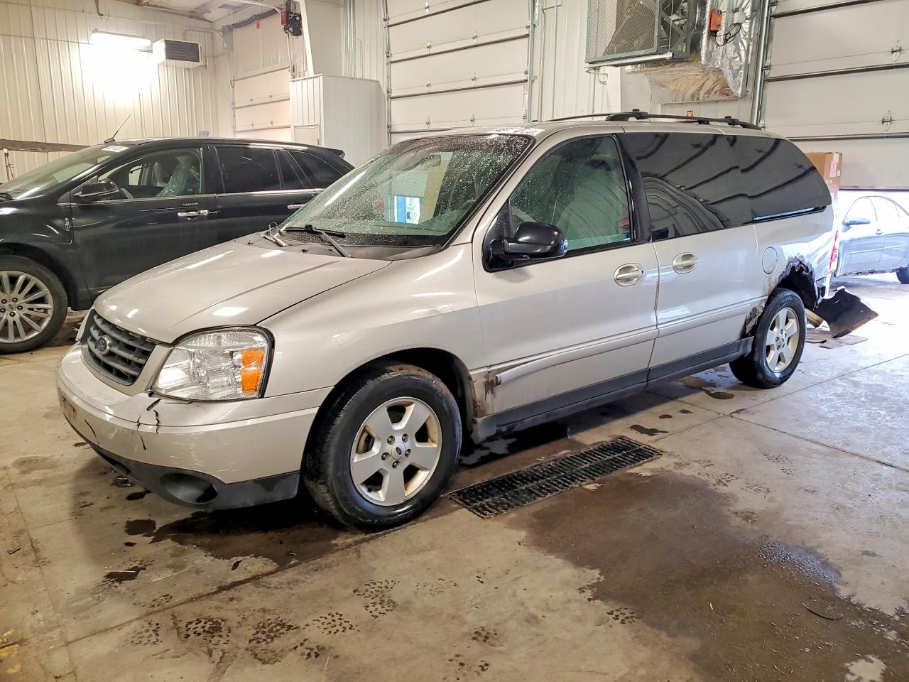 2005 Ford Freestar SES, VIN 2FMZA57685BA66549 — Front end