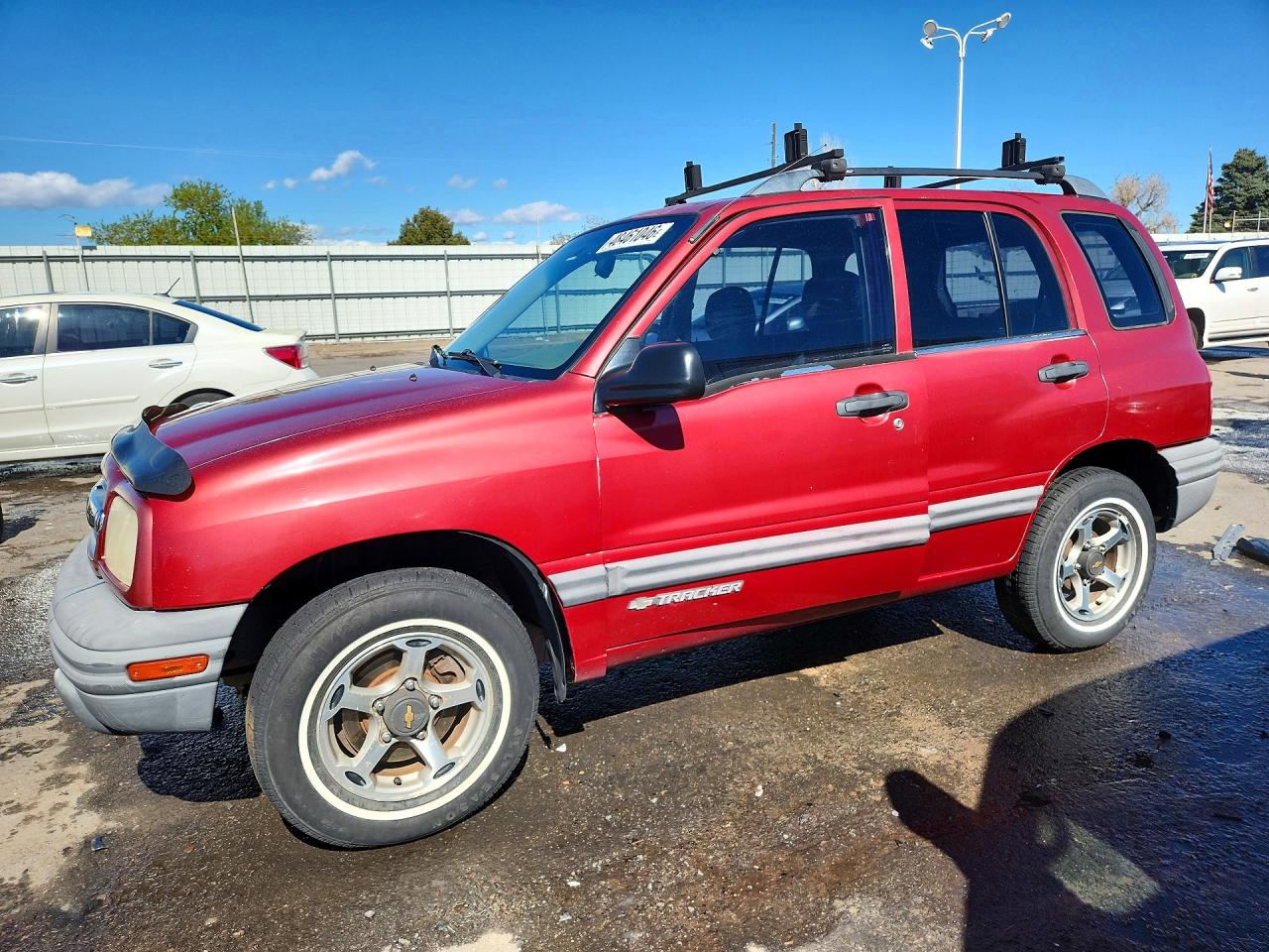 2000 Chevrolet Tracker, VIN 2CNBJ13C2Y6938596 — Side