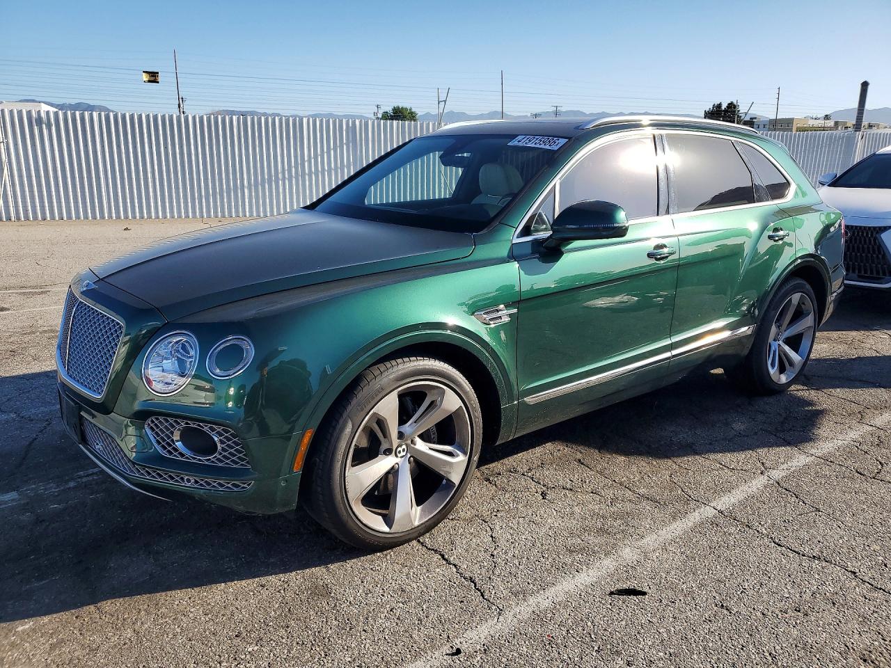 2018 Bentley Bentayga Signature, VIN SJAAC2ZV0JC022698 — Side