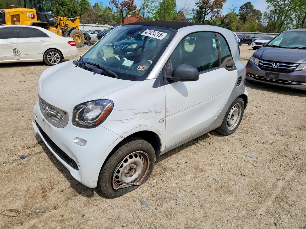 2017 Smart fortwo Pure, VIN WMEFJ5DAXHK170908 — Front end