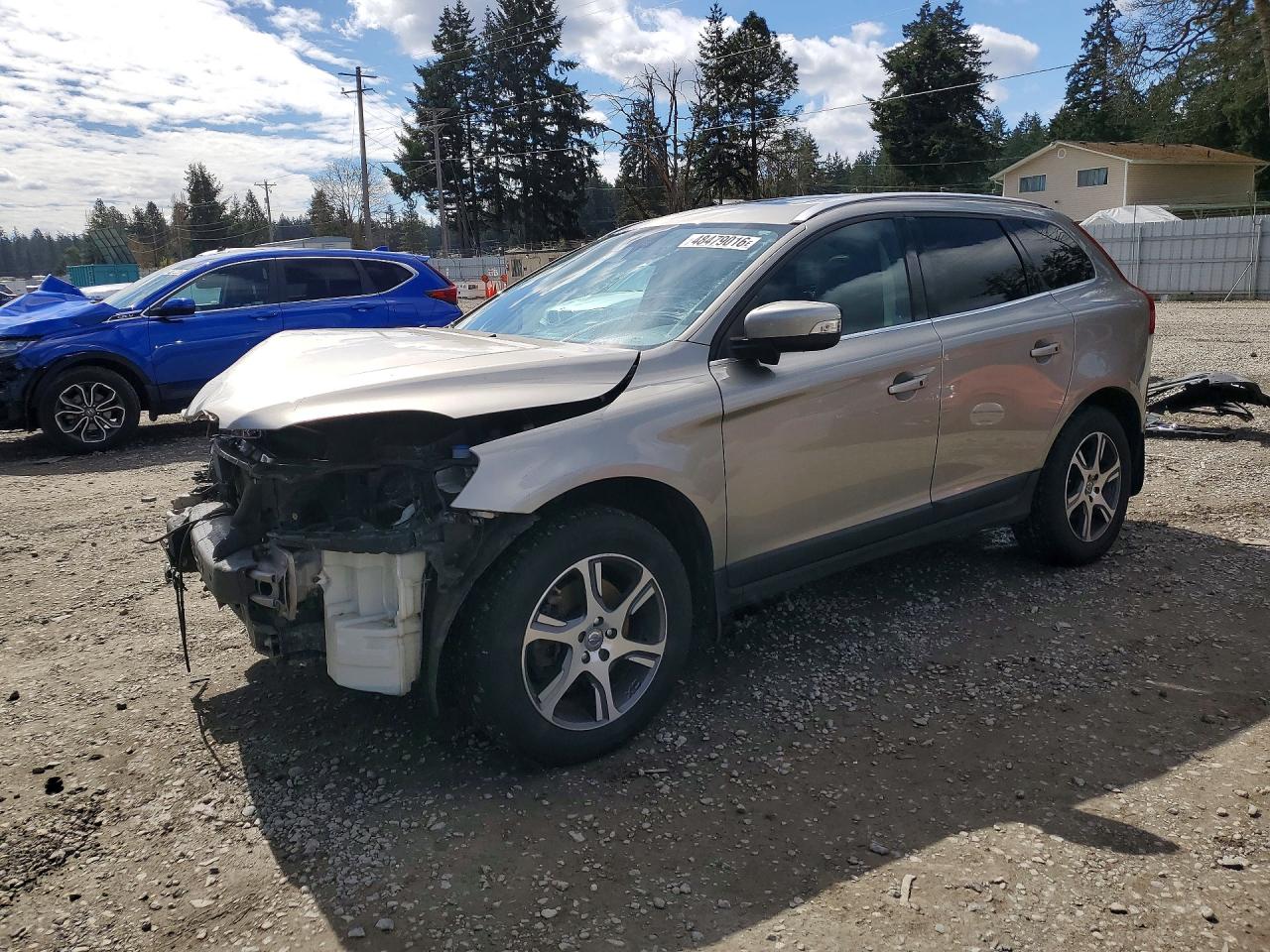 2011 Volvo XC60 3.0T, VIN YV4902DZ0B2172836 — Front end