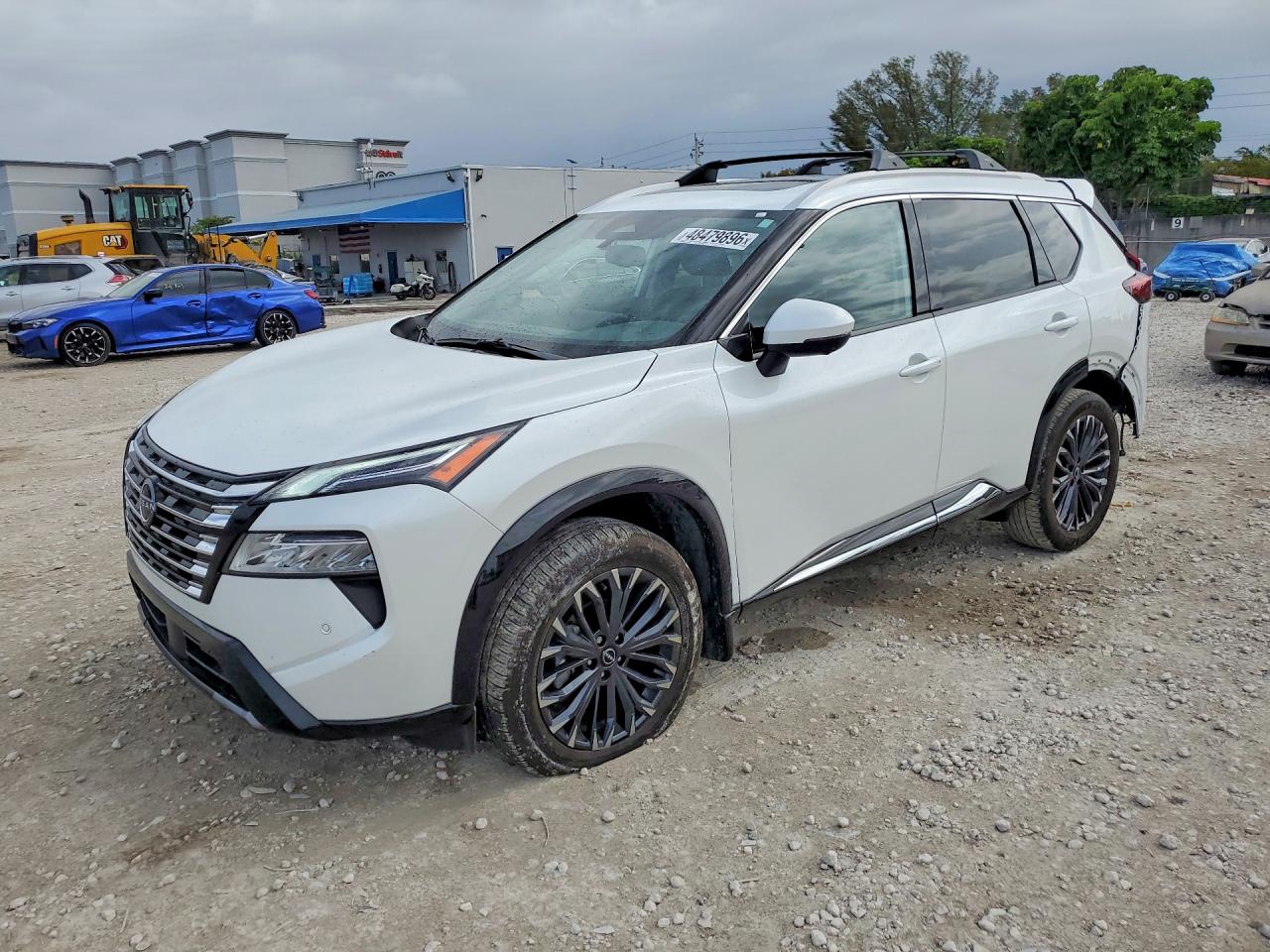2025 Nissan Rogue Platinum, VIN JN8BT3DCXSW102402 — Зад