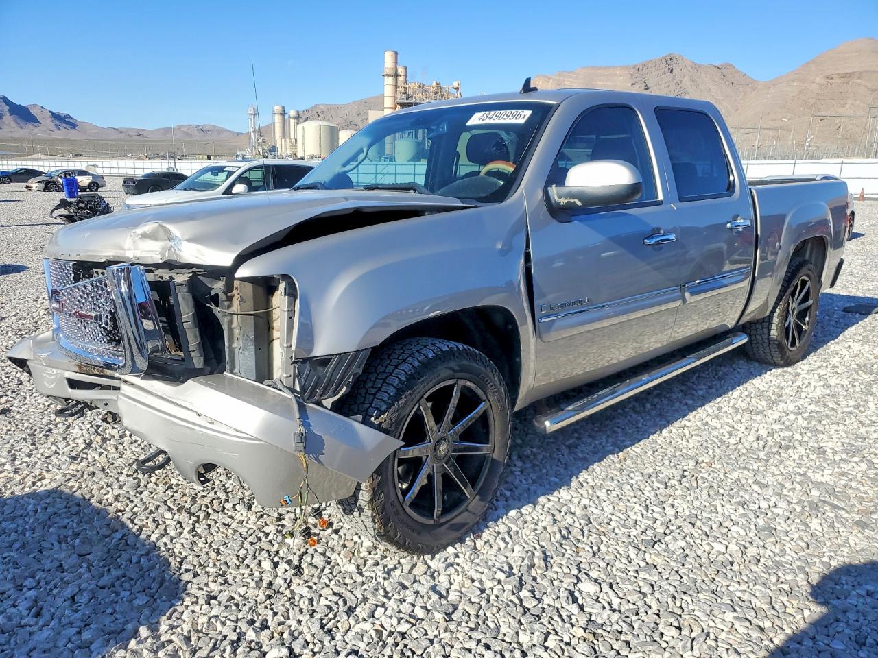 2007 GMC Sierra Denali, VIN 2GTEK638471689155 — Front end