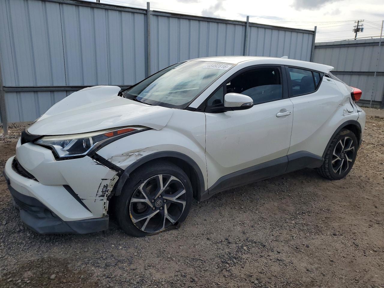 2018 Toyota C-HR XLE, VIN NMTKHMBX6JR056010 — Front end
