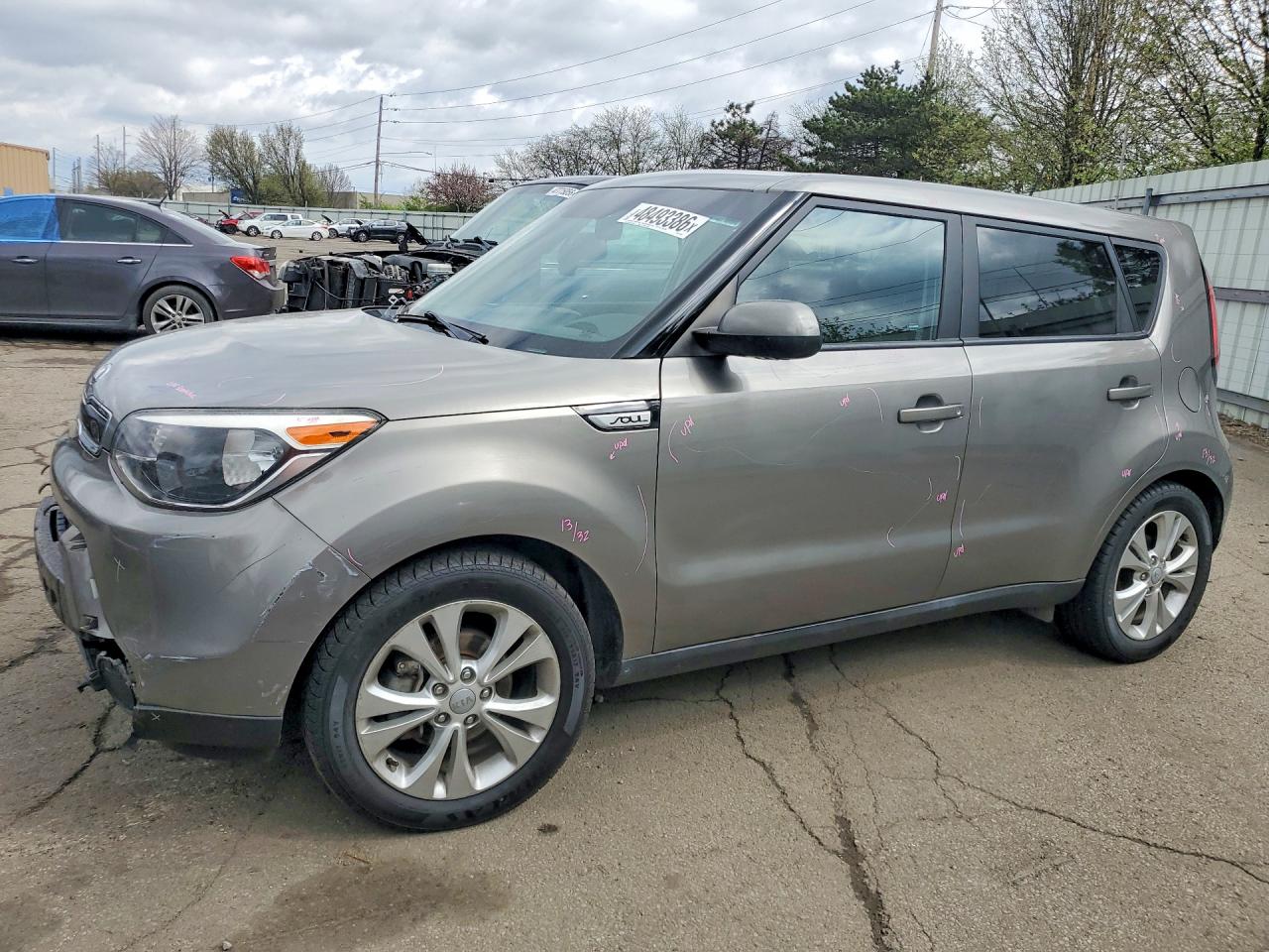 2015 Kia Soul +, VIN KNDJP3A53F7181574 — Front end