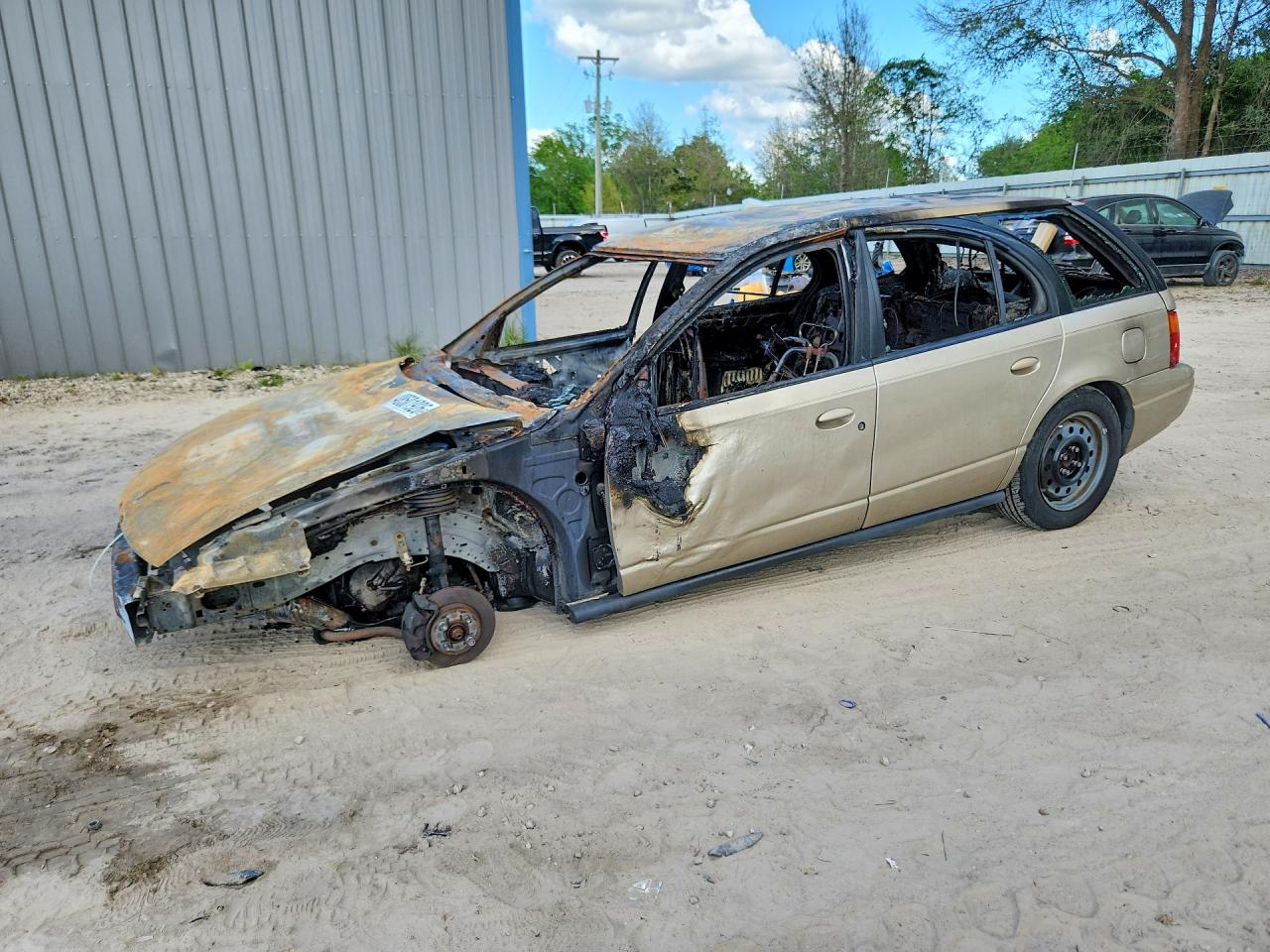2000 Saturn SW, VIN 1G8ZN8279YZ156332 — Engine fire