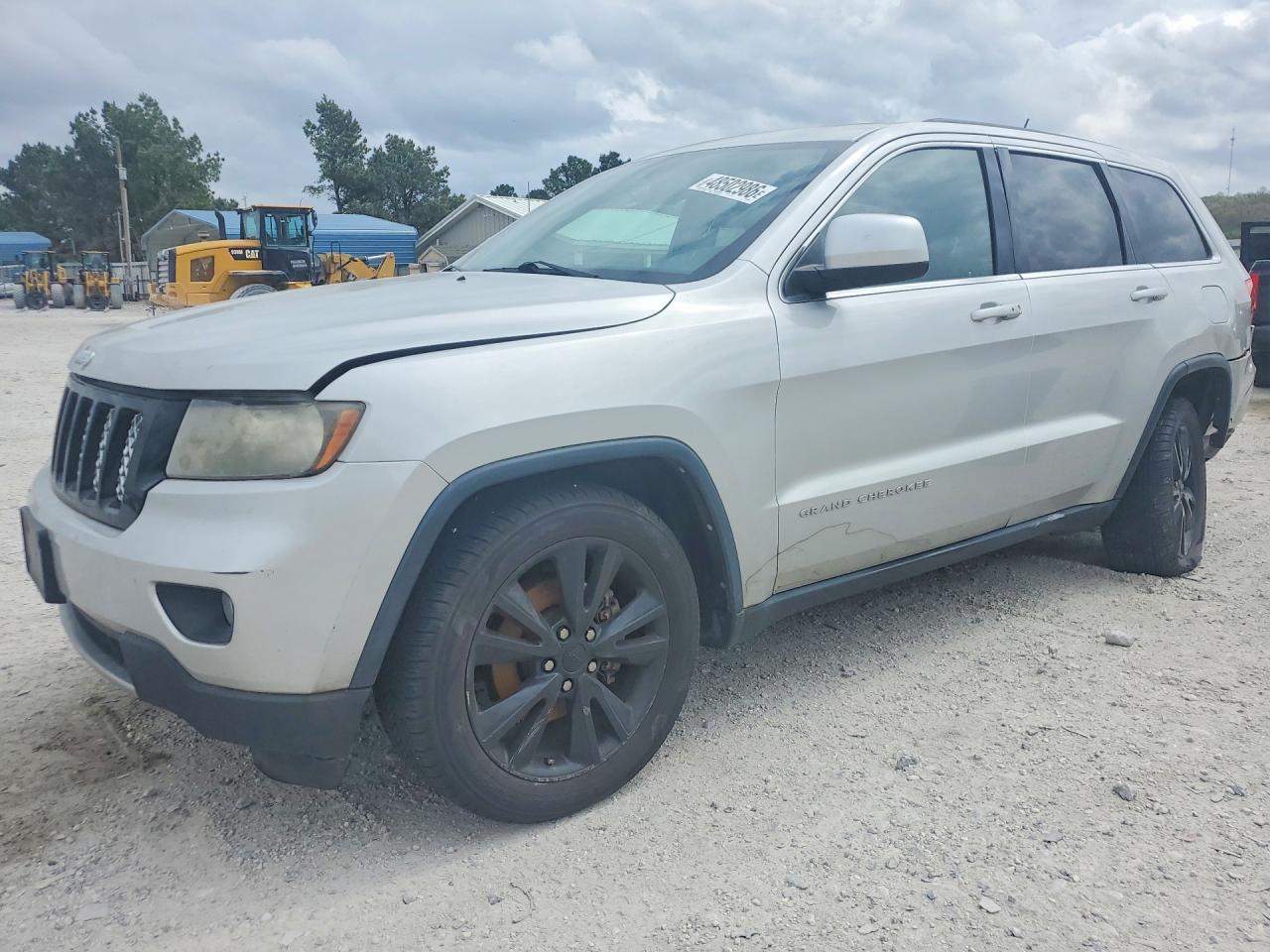 2013 Jeep Grand Cherokee Laredo, VIN 1C4RJEAG5DC588835 — Rear end
