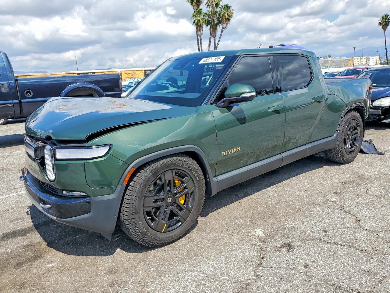 2023 Rivian R1T Adventure, VIN 7FCTGAAA1PN019170 — Front end