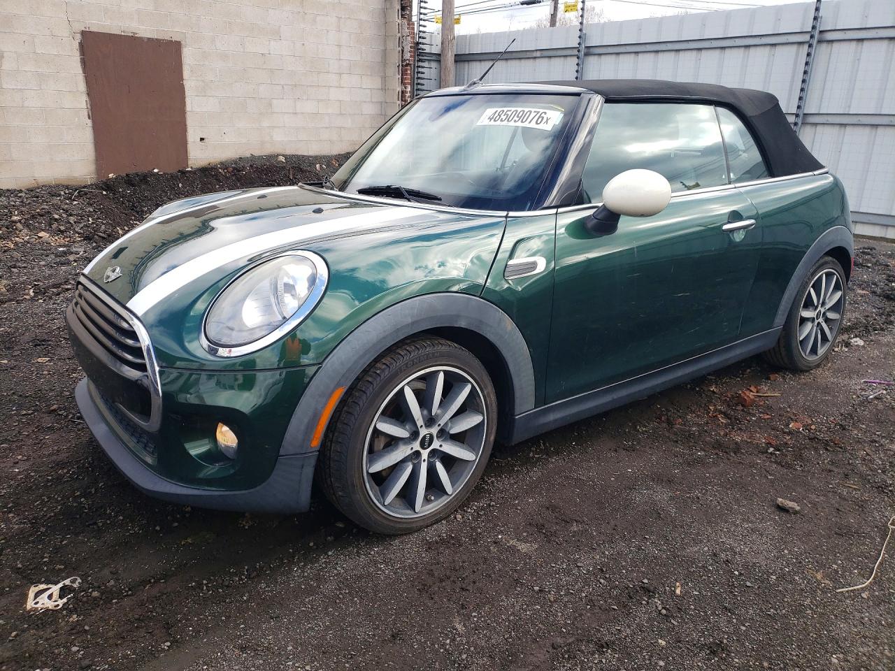 2016 MINI Convertible, VIN WMWWG5C50G3C19463 — Перед