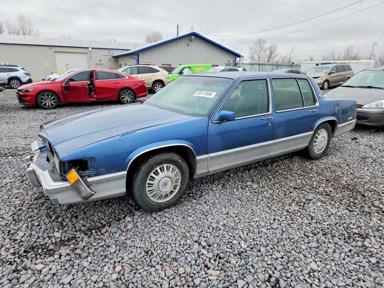 1992 Cadillac DeVille, VIN 1G6CD53B2N4265517 — Перед
